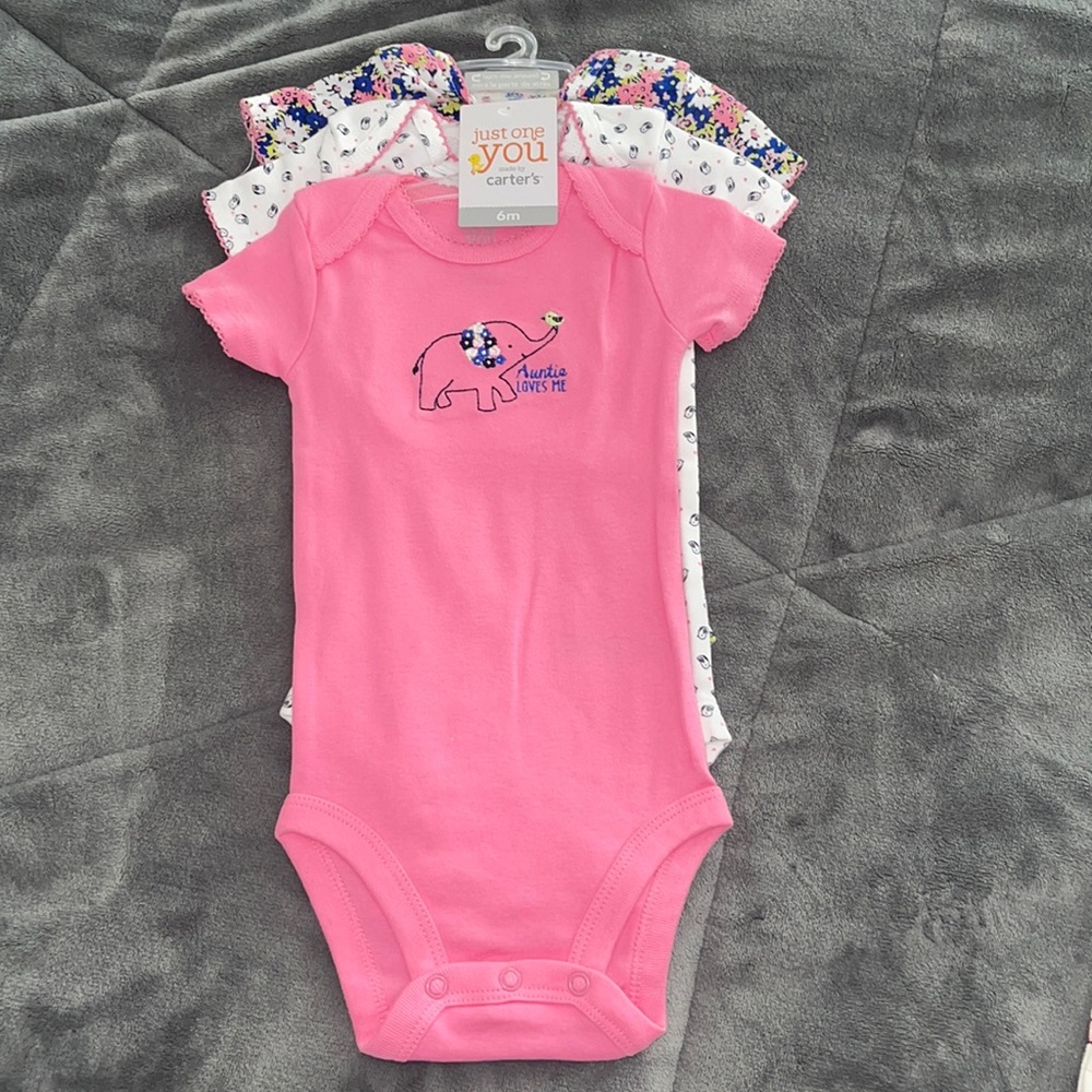 6M Carter’s 3 pack shirt sleeve onesies! NWT